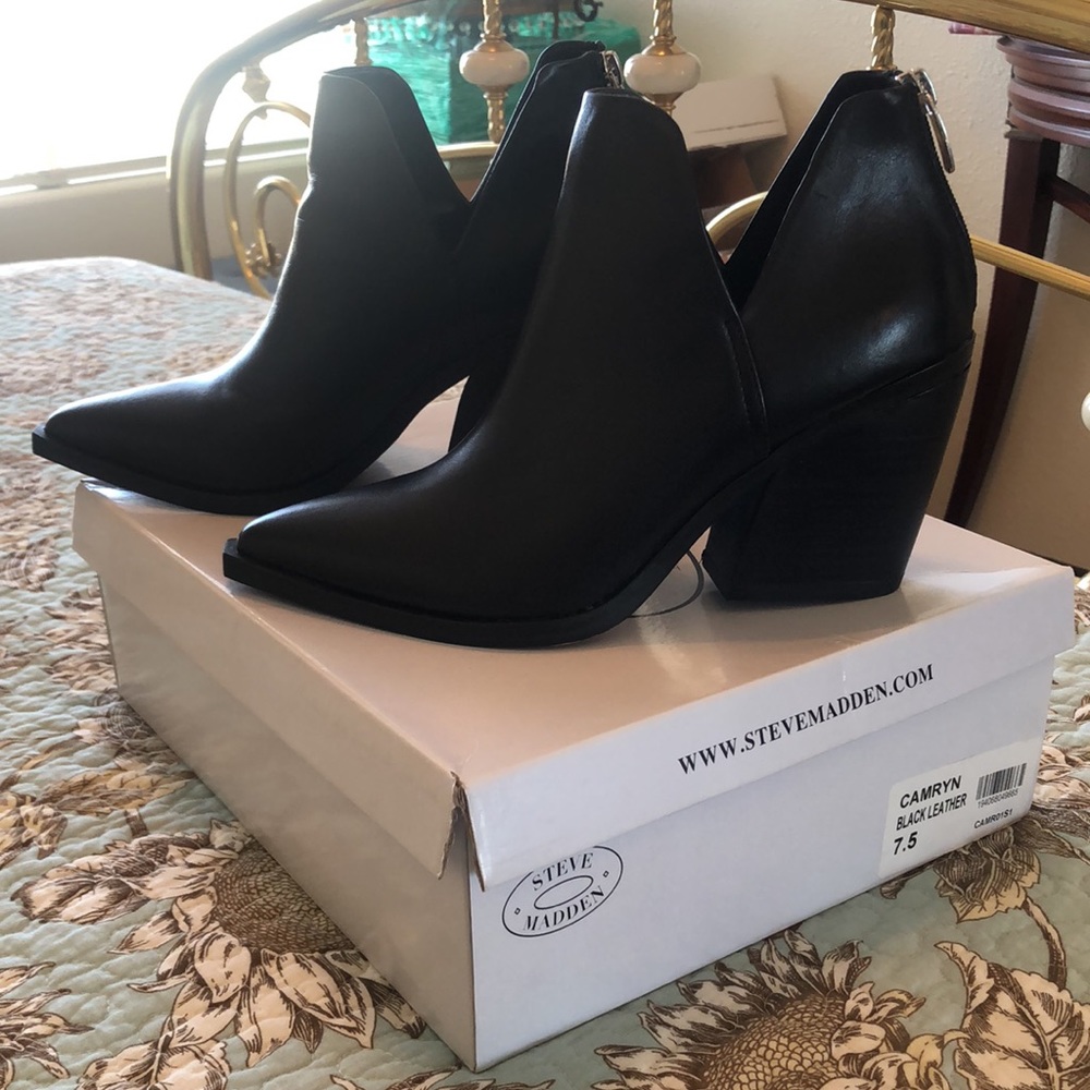 Steve Madden Camryn Booties (Black Leather)